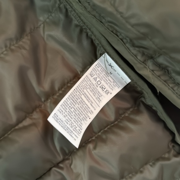 Old Navy Ligget weight but warm puffer jacket - Picture 2 of 2